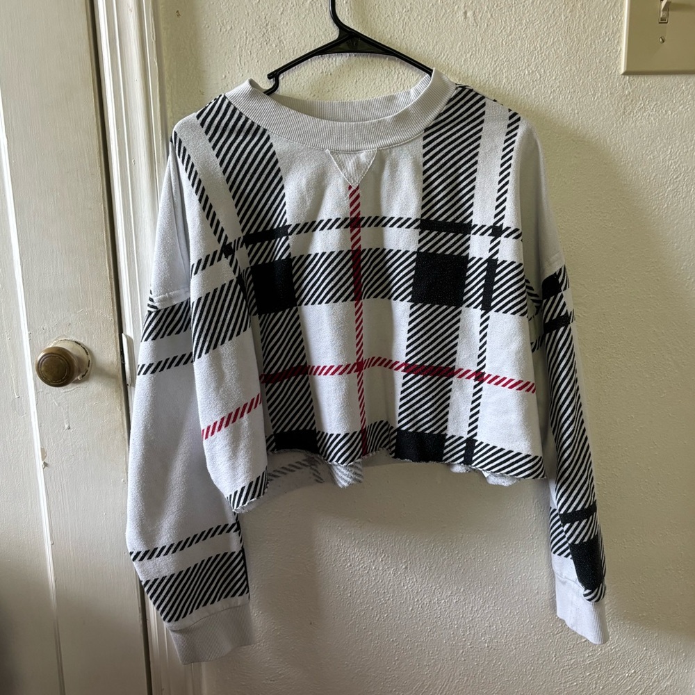 White, black, and red Colsie top